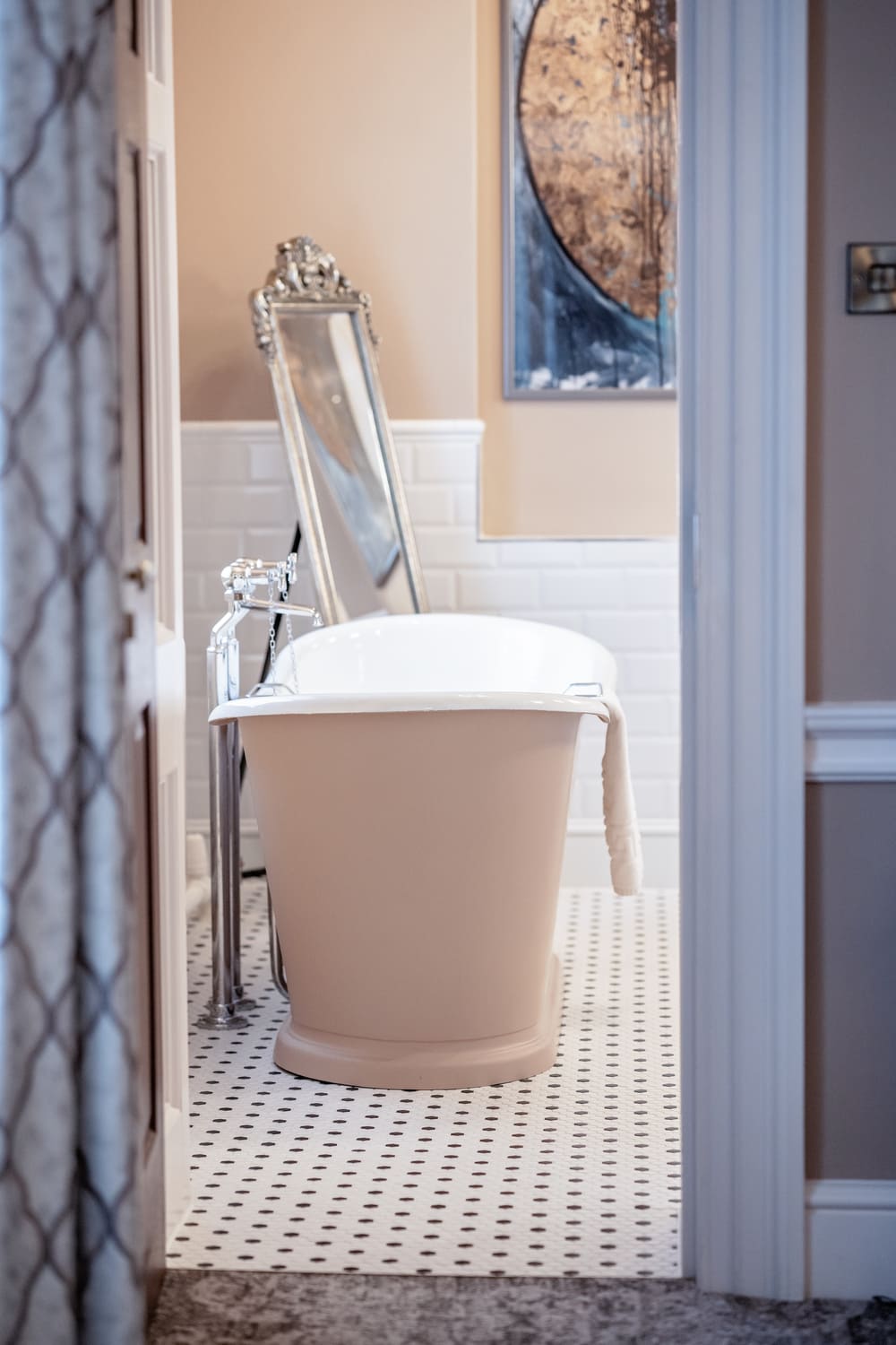 Hawstone Hall suite bathroom